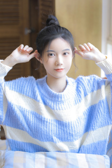 不扣纽扣的女孩